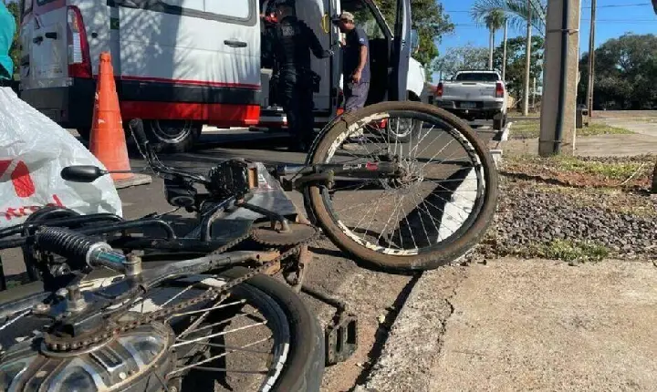 Acidente entre caminhonete e bicicleta mobiliza PM em Apucarana