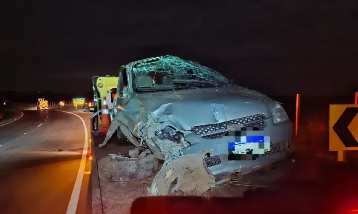 Acidente na PR-445: Capotamento após freagem em asfalto molhado entre Mauá da Serra e Tamarana