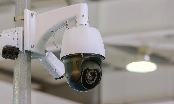 Câmera instalada para coibir 