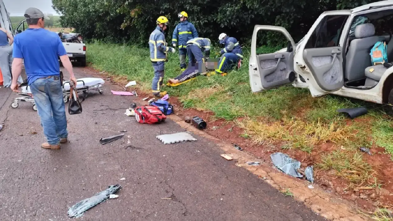 Capotamento entre Cambira e Jandaia do Sul deixa mãe e duas crianças feridas