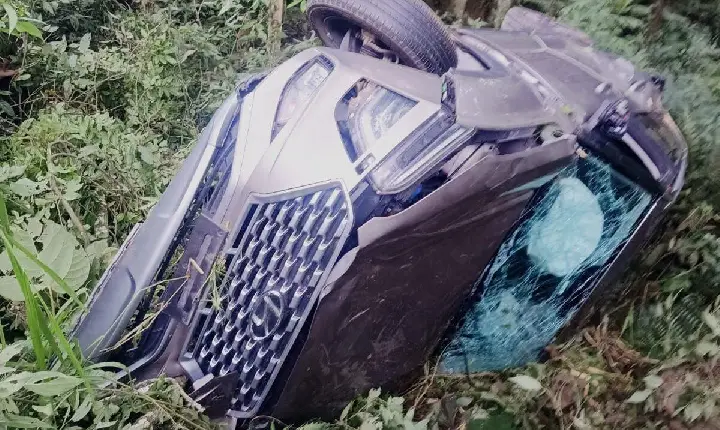 Capotamento na PRC-272 deixa passageiro ferido em Cruzmaltina