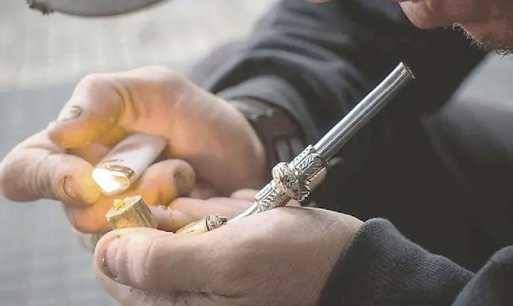 Filho viciado em crack furta fios de cobre da própria mãe em Apucarana