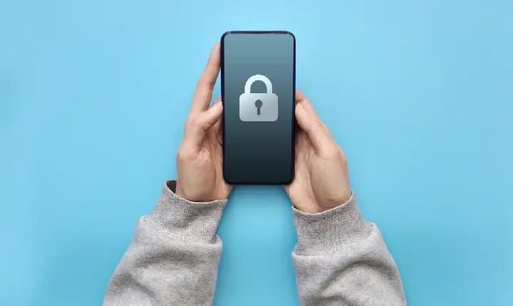 Furto de celular em residência no Centro de California