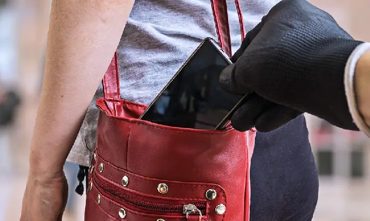 Furto em cafeteria e roubo de celular em banheiro abalam Apucarana