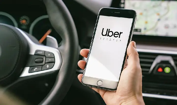 Homem alega sequestro por motorista de Uber e salta de carro em movimento em Jardim Alegre