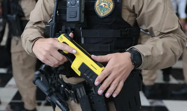 Homem é detido após tentar furtar arma de policial em Apucarana