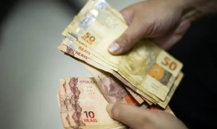 Homem perde R$ 3 mil em furto em frente a supermercado de Apucarana