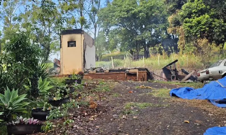 Incêndio destrói chácara de irmãos em Borrazópolis