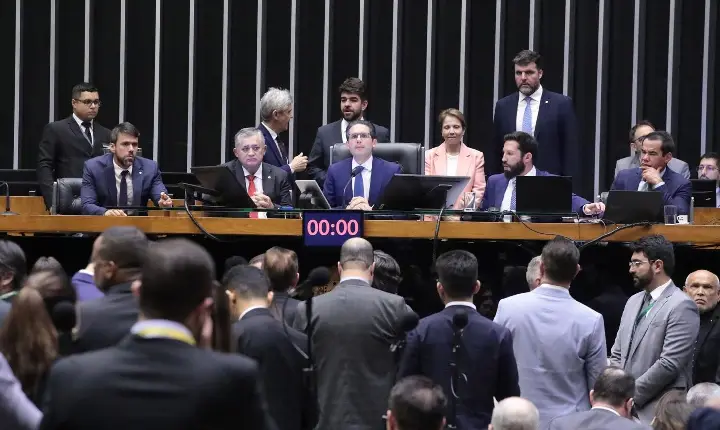 Janela partidária redesenha congresso e fortalece direita