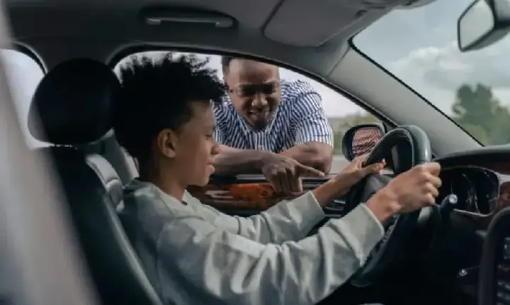 Menor de 14 anos é flagrado dirigindo carro irregular em Faxinal