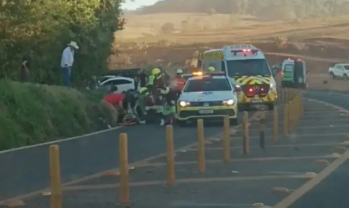 Motociclista morre em colisão com caminhão entre Mauá da Serra e Londrina