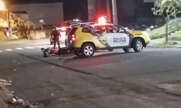 Motoqueiro sem habilitação é preso após fugir da polícia e cair em Faxinal