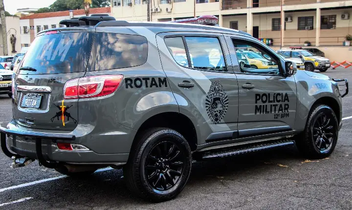 Motorista embriagado colide com viatura da ROTAM em Apucarana