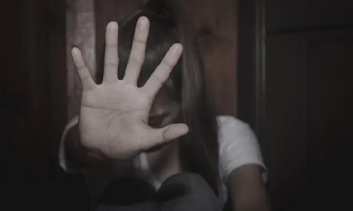 Mulher de 42 anos denuncia agressões repetidas do marido em Mauá da Serra