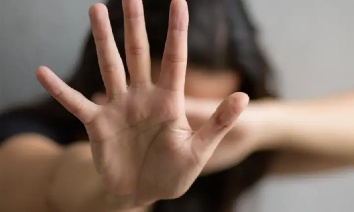 Mulher é agredida com alicate e atropelada por companheiro em Jardim Alegre