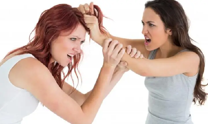 Mulher é agredida por ex-esposa em Kaloré