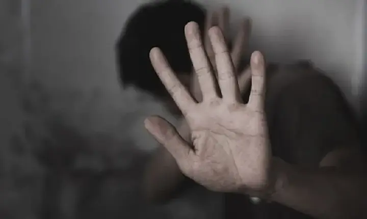 Mulher é presa em flagrante por furto de chave de caminhonete durante discussão por guarda de criança em Arapuã