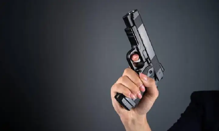 Mulher realiza assalto a mão armada em posto de combustíveis de Apucarana