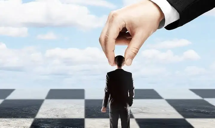 O Poder nas Mãos Certas: Baixo Valor x Alto Caráter