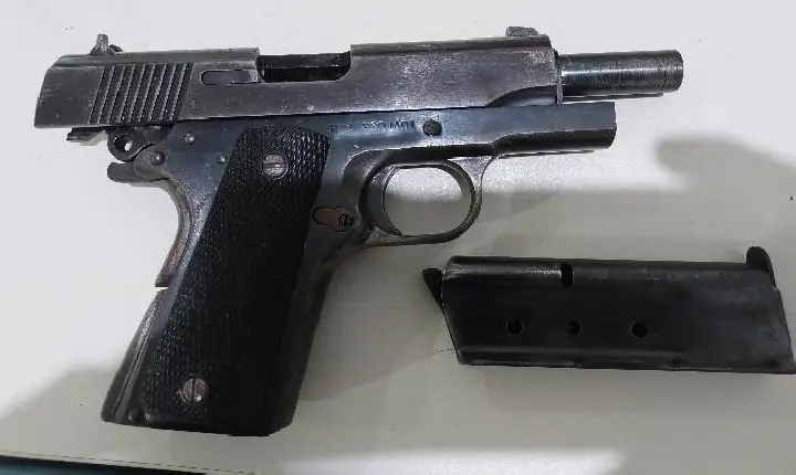 Polícia Militar encontra pistola abandonada em rodovia de Rio Bom durante operação rural