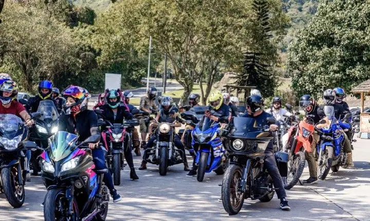 Polícia Militar flagra 'arruaça' de motocicletas em Lunardelli e lavra 47 multas