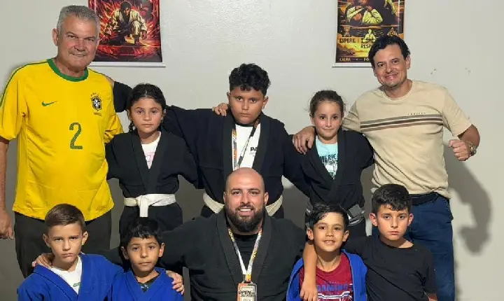 Prefeito Hermes Santa Rosa visita Studio de Jiu-Jitsu DOJO 247 MSBJJ e parabeniza atletas destaques em competição