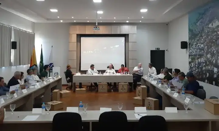 Prefeitos da AMUVI se reúnem em Ivaiporã para planejar demandas regionais