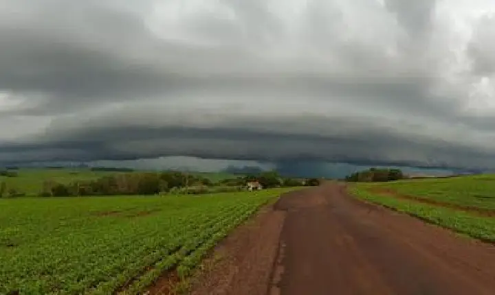 Simepar emite alerta para chuvas intensas e granizo no Paraná