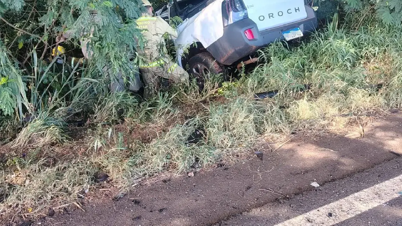 Três mortos em colisão frontal entre caminhão e caminhonete em Lunardelli