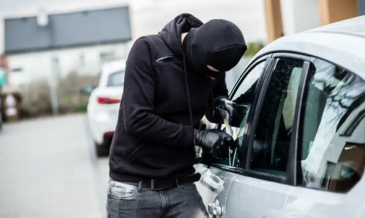 Veículo de luxo é furtado em Novo Itacolomi