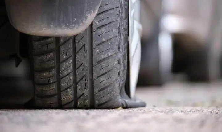 Vizinho é acusado de furar pneu de carro em Faxinal