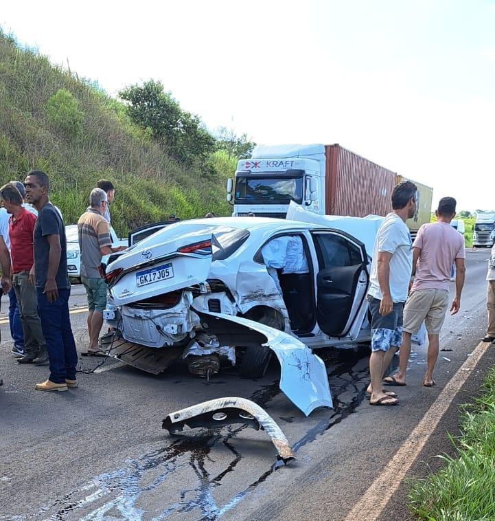 Acidente entre quatro veículos deixa um ferido entre Londrina e Tamarana