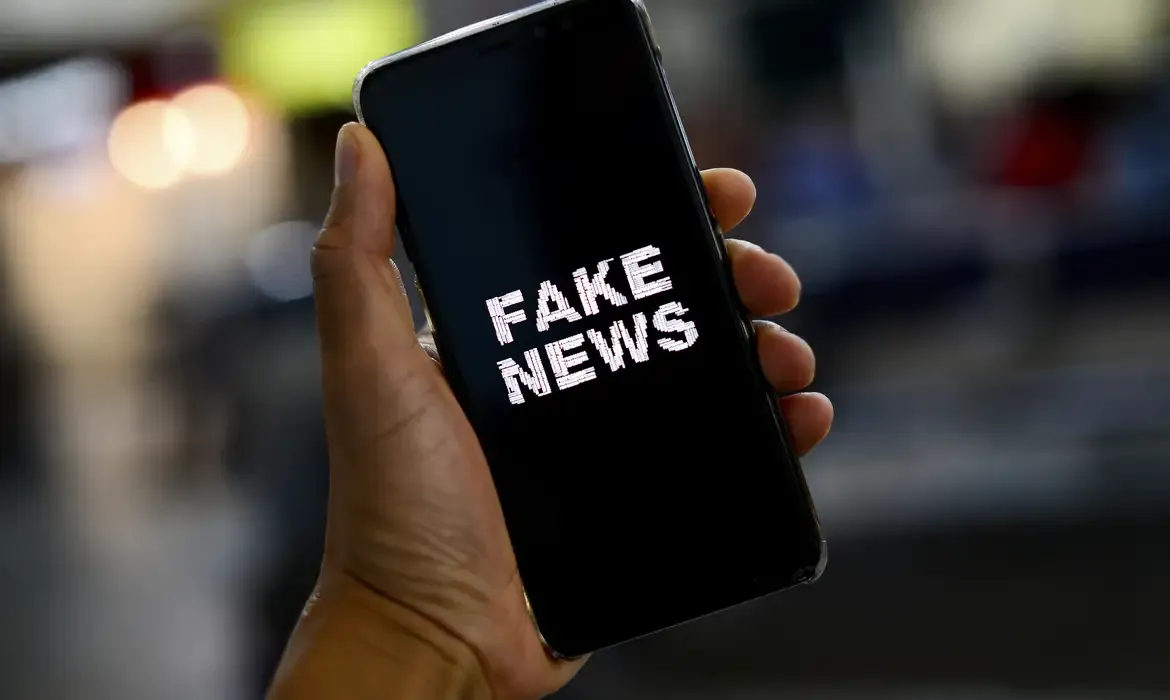 Ministros defendem censura das redes sociais após morte de jovem