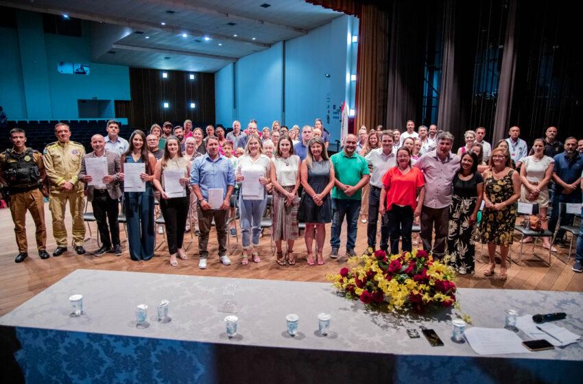 Conselheiros tutelares tomam posse em Apucarana com missão de proteger crianças e adolescentes