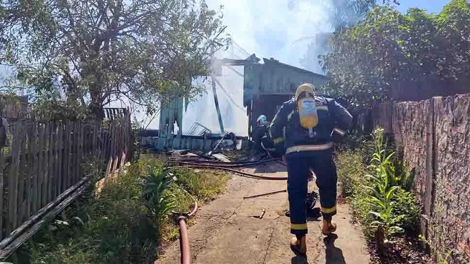 Família perde quase tudo em incêndio em Ivaiporã