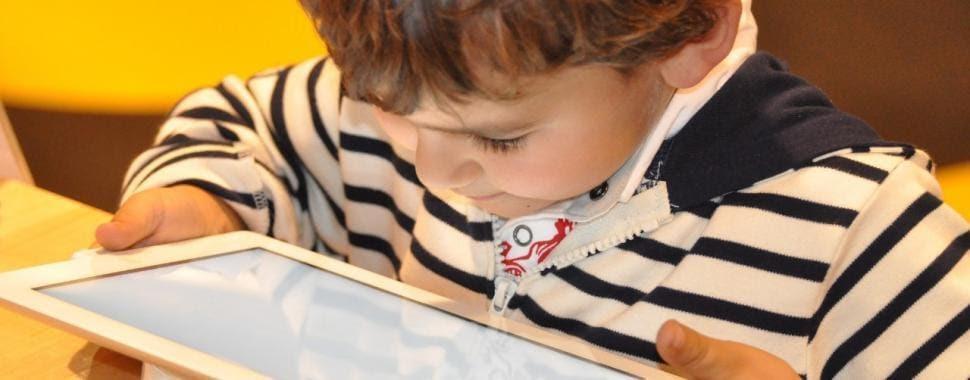 Geração Alpha: a maior geração da história nasce conectada