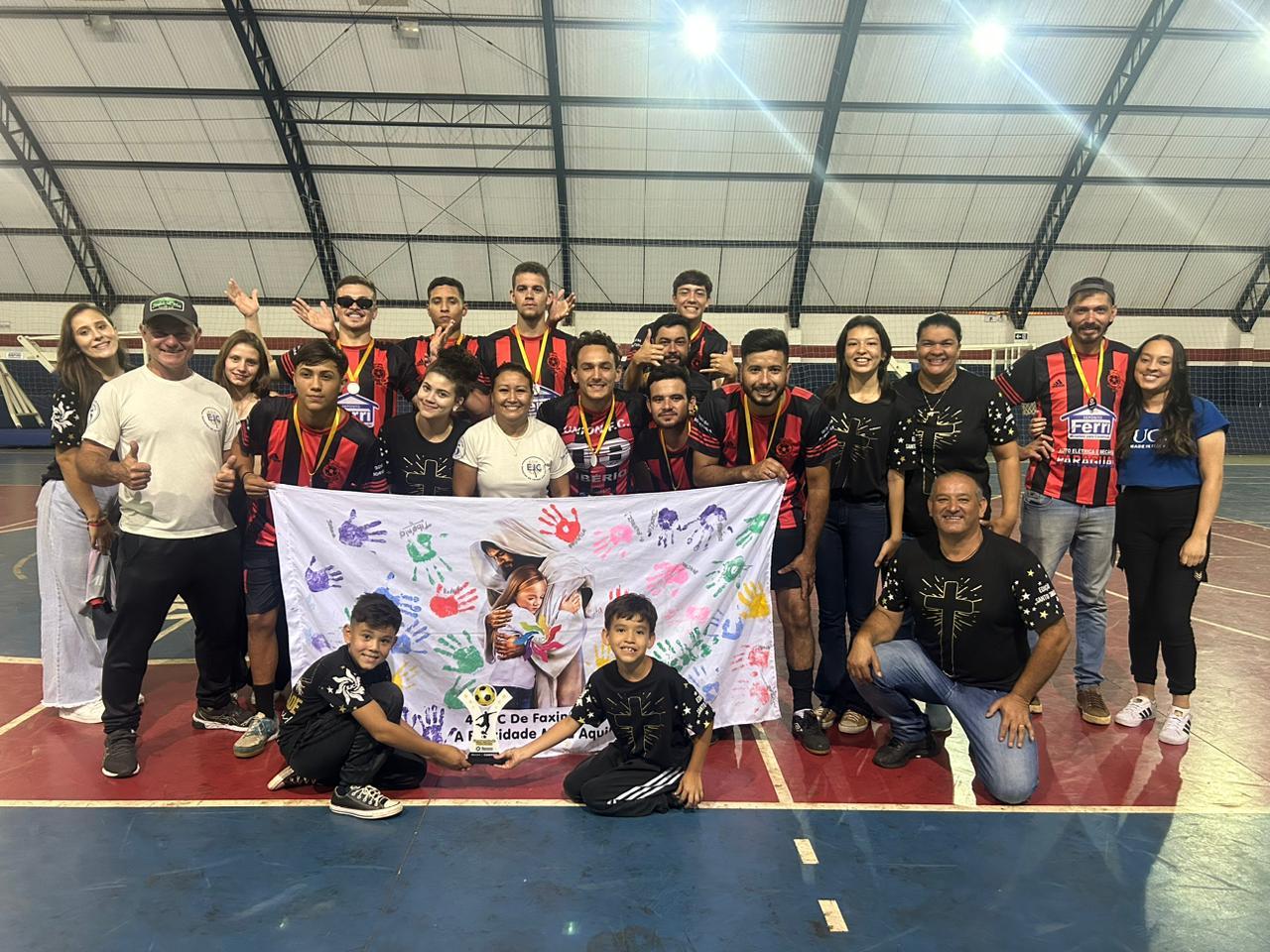 Jovens da Paróquia São Sebastião de Faxinal conquistam título nos Jogos de Futsal das Pastorais da Juventude