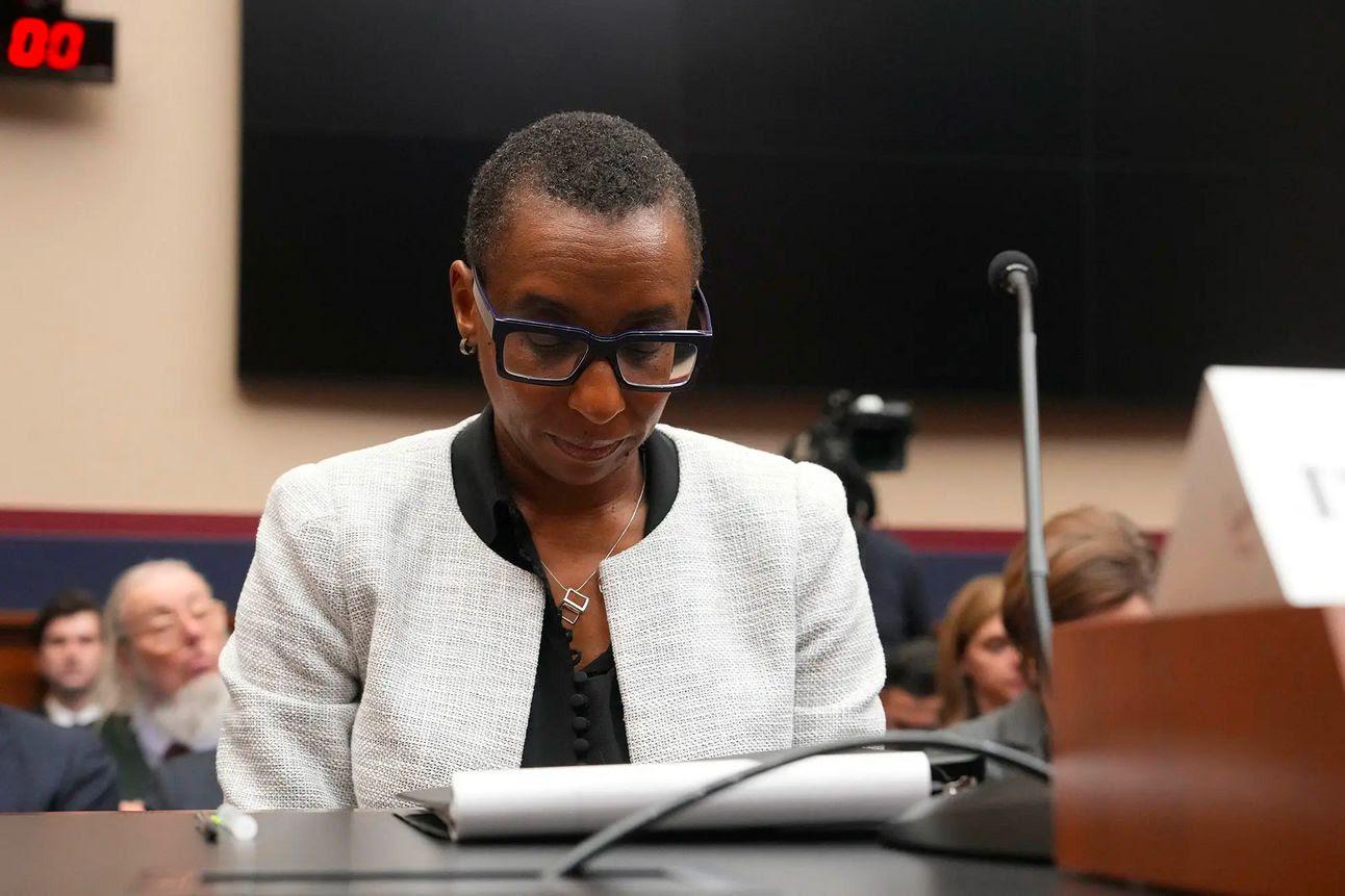 Presidente de Harvard renuncia após escândalos de antissemitismo e plágio