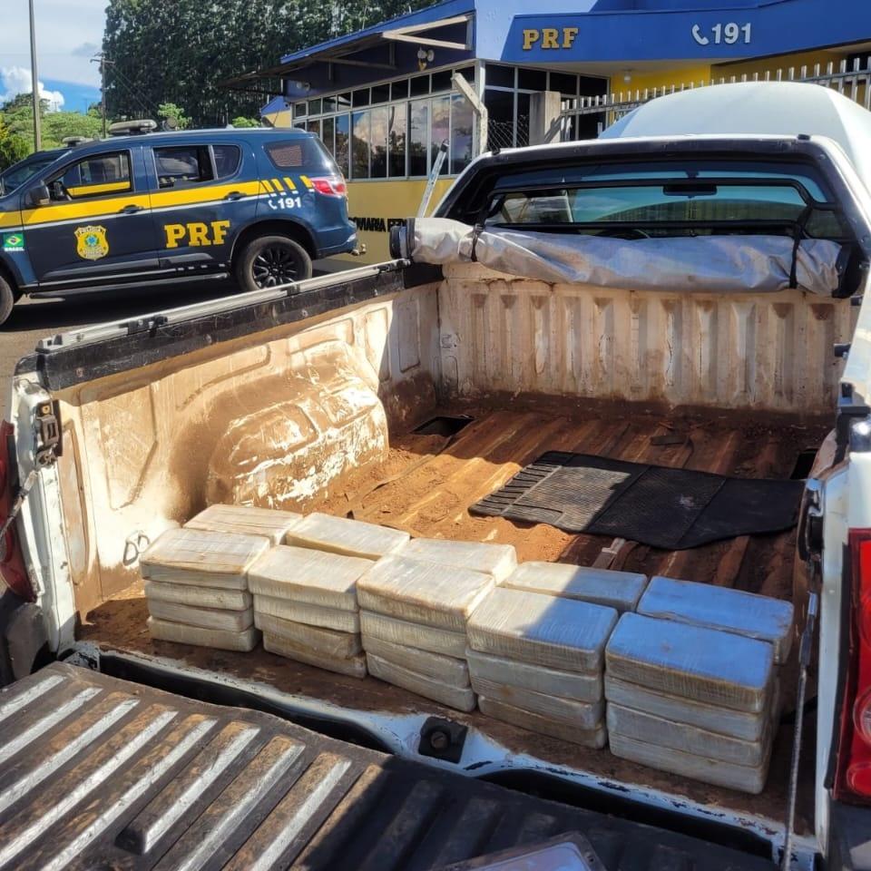 PRF apreende 40 quilos de pasta base de cocaína em veículo em Mauá da Serra