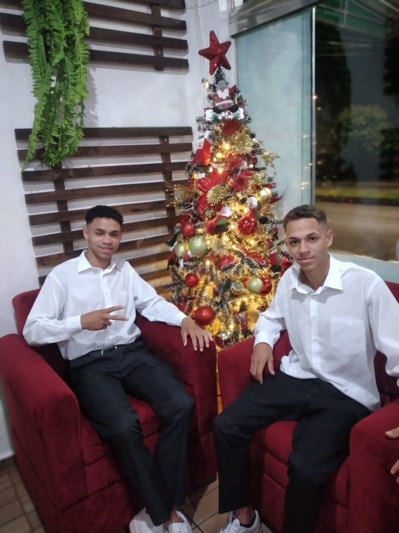 Gêmeos José Augusto e José Eduardo de aniversário em Faxinal