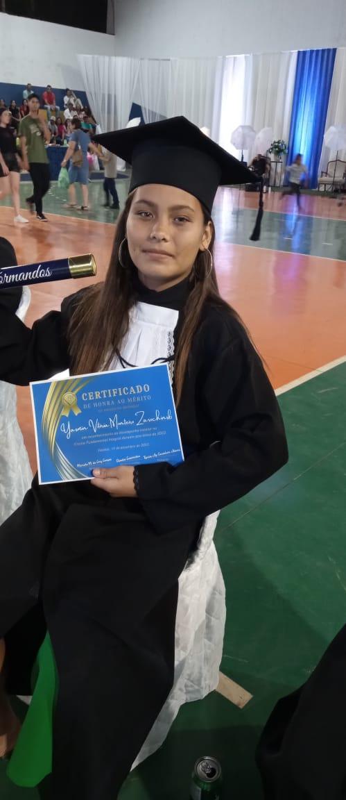 Yasmim Vitória comemora seus 15 anos em Faxinal