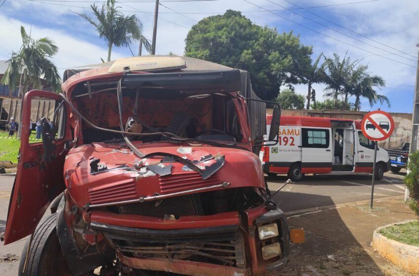 Motorista de caminhão morre após acidente com trem em Jandaia do Sul