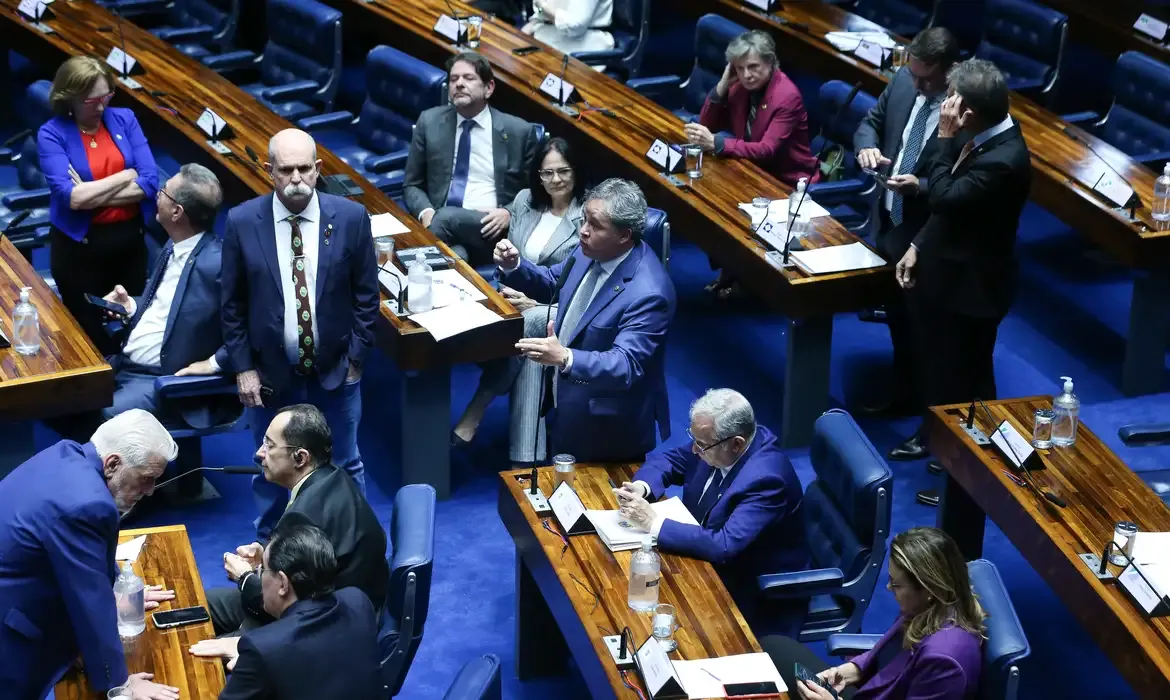 Senado aprova PEC que criminaliza todo tipo de porte e posse de drogas