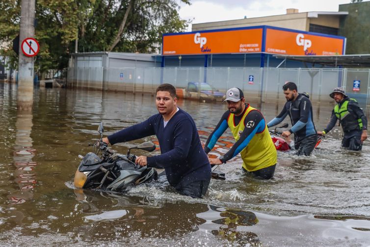 Nível do Guaíba cai 17 cm em Porto Alegre e segue baixando   