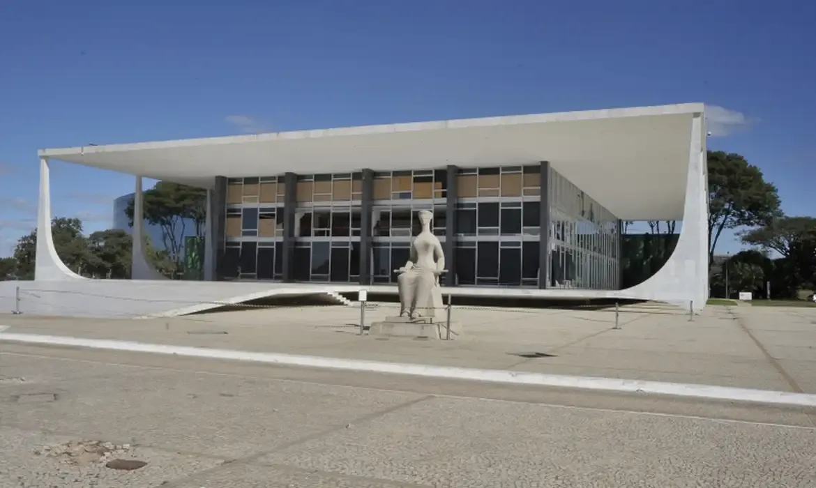STF tem maioria para reconhecer que escola deve combater homofobia