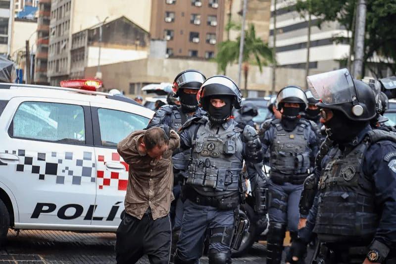 Homicídios caem no Brasil, mas país segue líder em ranking mundial e registra aumento em crimes como estupro, racismo e digitais