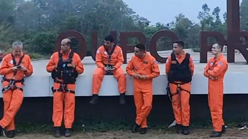 Queda de helicóptero dos bombeiros deixa seis mortos em Minas Gerais