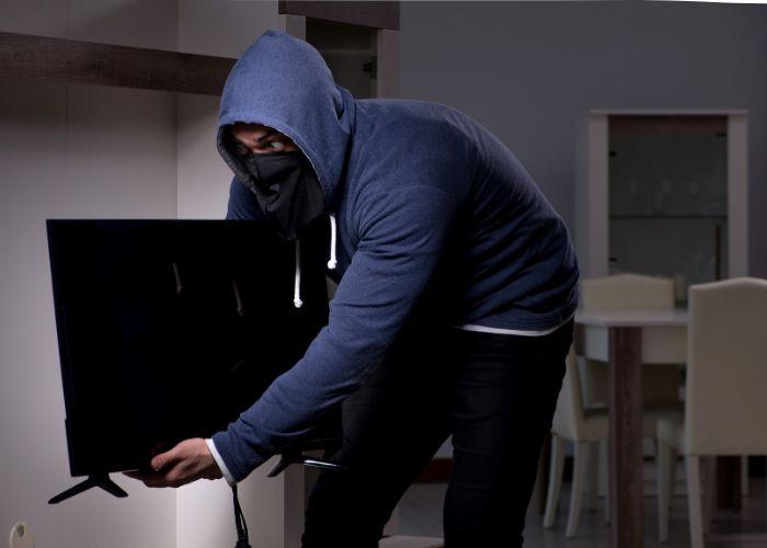 Furto em residência deixa moradora da Mega Park I sem TV e colcha em Apucarana