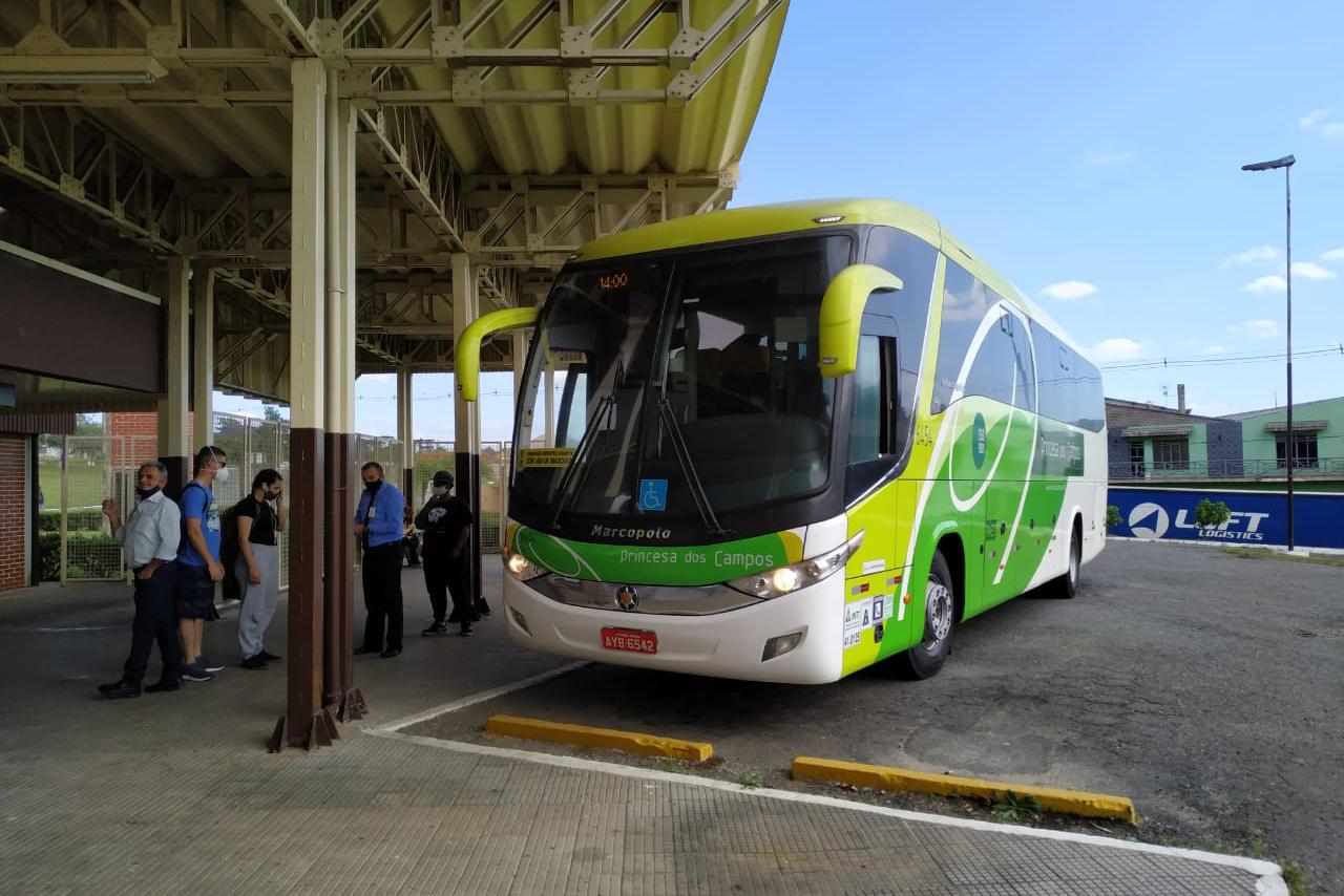 Gratuidade e desconto em passagens intermunicipais para idosos no Paraná