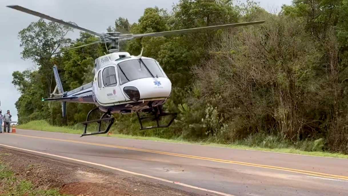 Helicóptero do SAMU faz o resgate do motorista